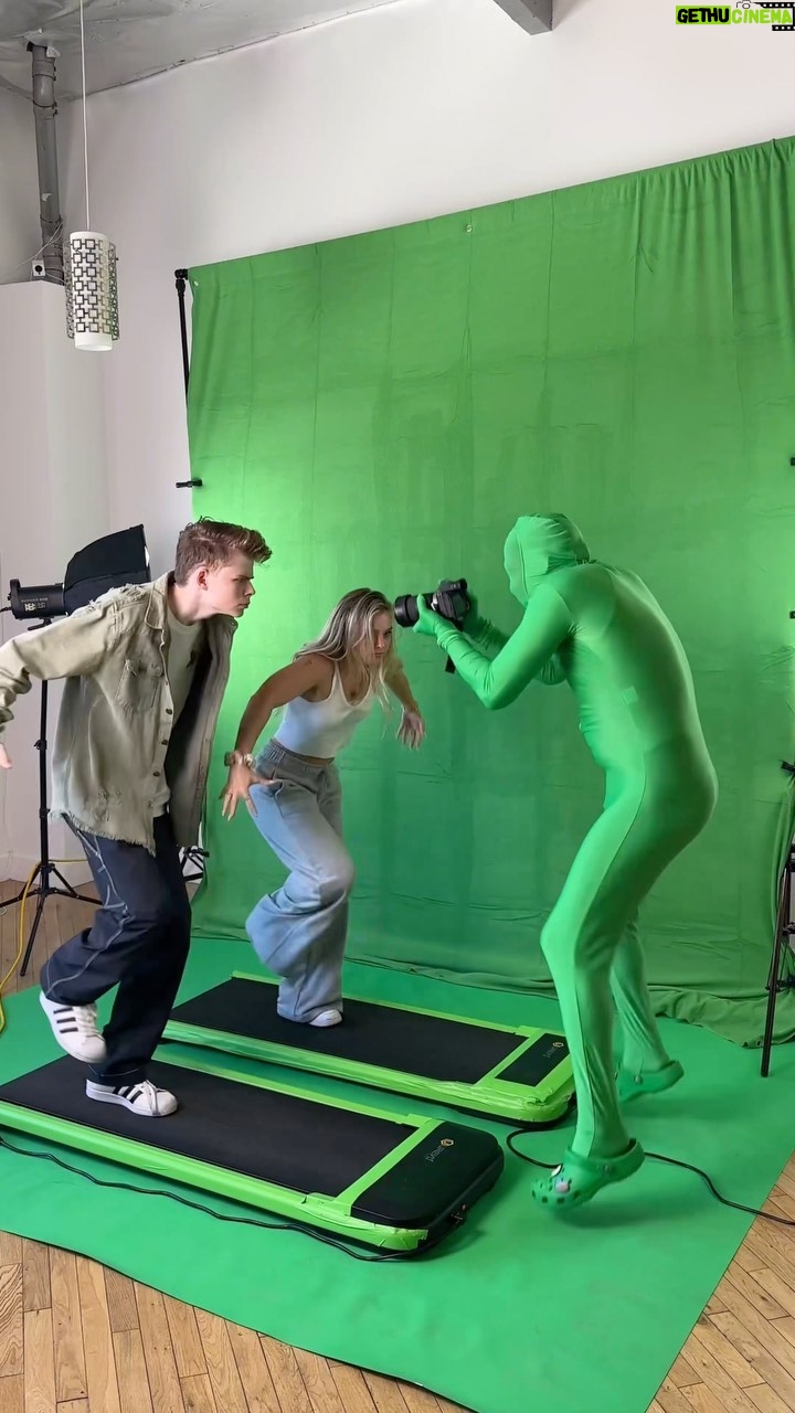 Merrick Hanna Instagram - Cameraman went wild 🤣 @sofyaplotnikova