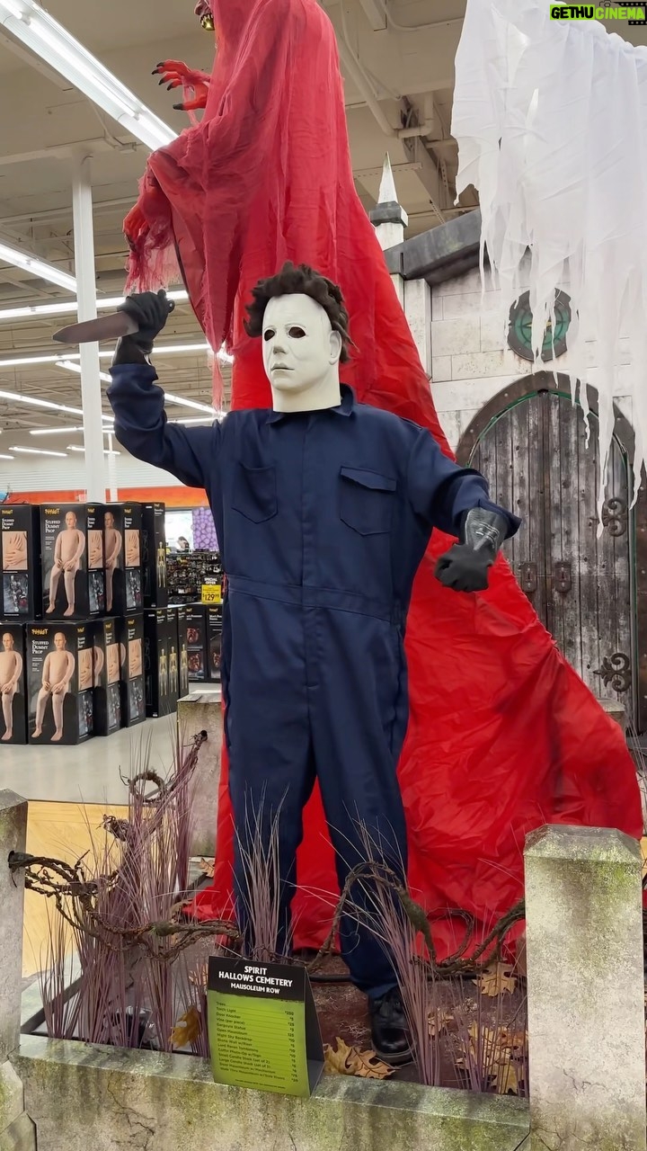 Merrick Hanna Instagram - Michael Meyers or Michael Scott? 🔪💀 @spirithalloween #theoffice #halloween