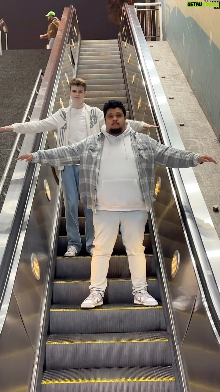 Merrick Hanna Instagram - Yo check us out 😮💨🌊 dc: 🙋♂️ (Wave inspiration by @phillipchbeeb)