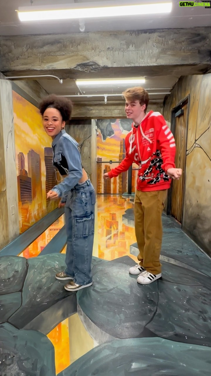 Merrick Hanna Instagram - THAT WAS SCARY 😬 @gabriellenevaeh (Thank you @museumofillusions.usa !)