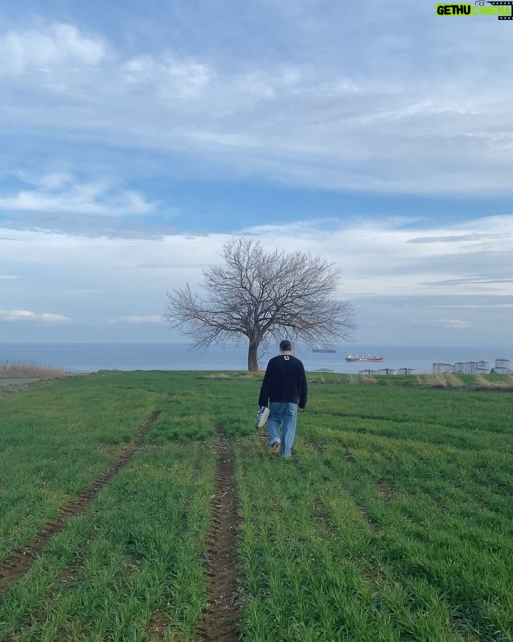 Mert Ramazan Demir Instagram - İyi dileklerinize ve benim için yaptığınız her şeye teşekkür ederim🤍