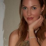 Meryem Uzerli Instagram – TONIGHT 8pm ( Turkish time ⏰) The Voice of Turkey New Years Special @tv8 ( channel : TV8 ) 🎉 ❤️ 
Dress @zuleyhakuru 
Jewelry @bluediamondtr 
Hair styling @ibrahimzengin 
Hair @byhuelya 
Make up @alirizaozdemir 
Styling @aliarisso 
Agency @ph7entertainment 
@muratboz @ebrugundes @acunilicali and BEYAZ 💕 @acunmedyatr