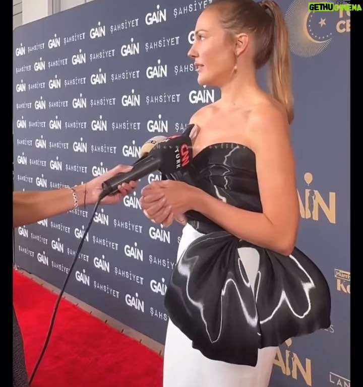 Meryem Uzerli Instagram - @htfdlosangeles 🎥 🇹🇷 ❤️ 🇺🇸 what a wonderful event, what a beautiful Second evening, today in #losangeles organized by the great @barbarostapan and his amazing team ❤️ today we had the honor to watch the world premiere of the first episode / second season of the show ‚Sahsiyet‘. The outstanding actor Haluk Bilginer won an Emmy for his incredible performance Congratulations to @gain who’s airing this fantastic show 🙏🏻 Dress @nourfathallah ❤️ Los Angeles, California