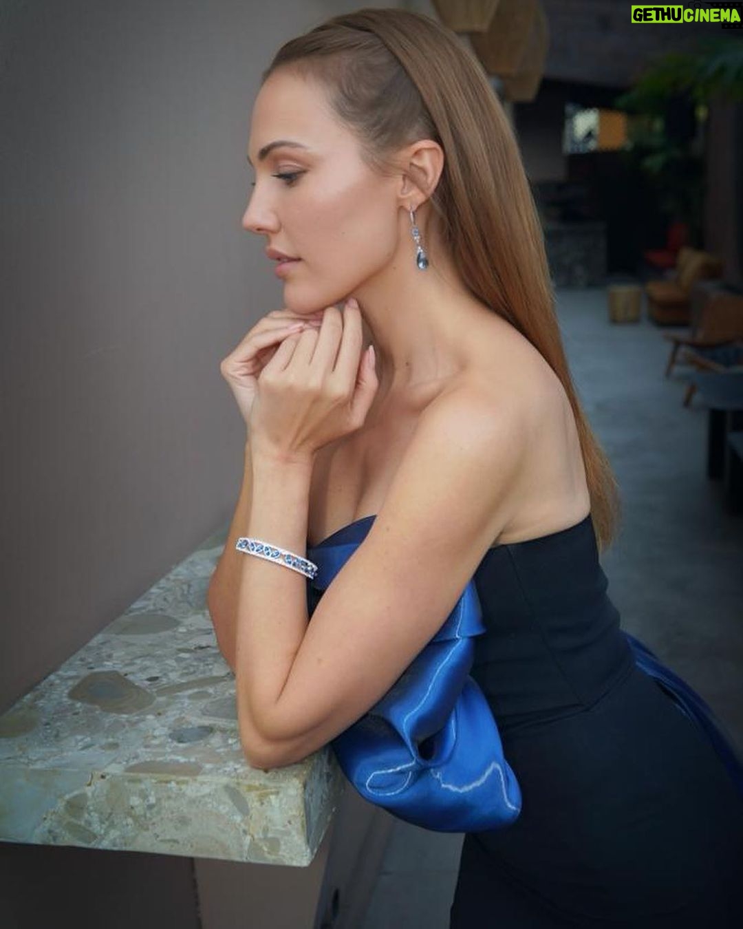 Meryem Uzerli Instagram - @htfdlosangeles 🎥 🇹🇷 🇺🇸 💕 what an honor to be a part of this beautiful event, the Hollywood Turkish Drama Days in Los Angeles. Organized by the amazing @barbarostapan and his great team. Watching the world premiere of the first part of two movies called ATATÜRK, played by the incredible actor @iynemliarasbulut ❤️ Dress @nourfathallah Hairstyle + Make Up @lamakeupandhairbyelia Hair @byhuelya #losangeles Los Angeles, California