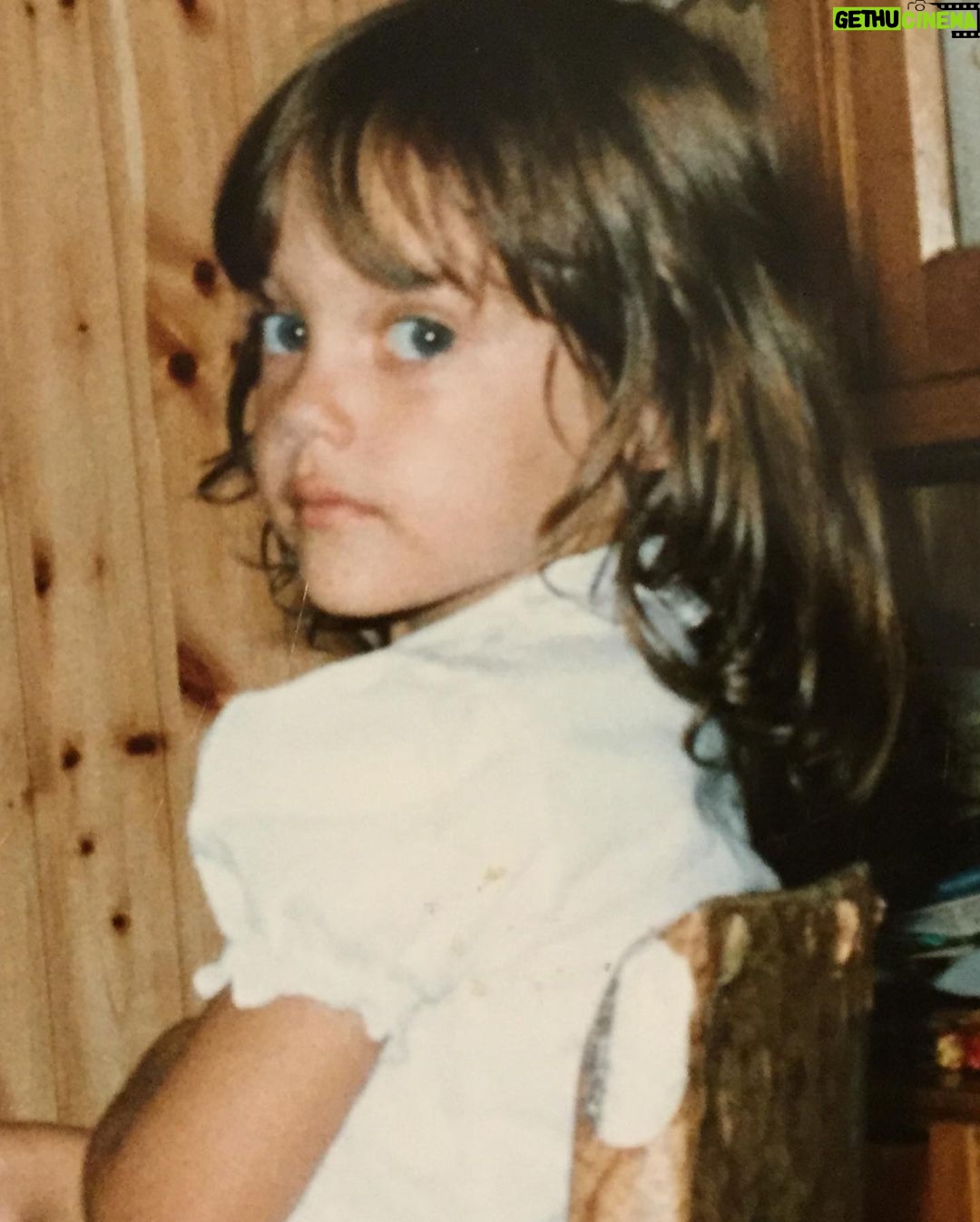 Meryem Uzerli Instagram - Time Travel 🧠🧳 #timemachine