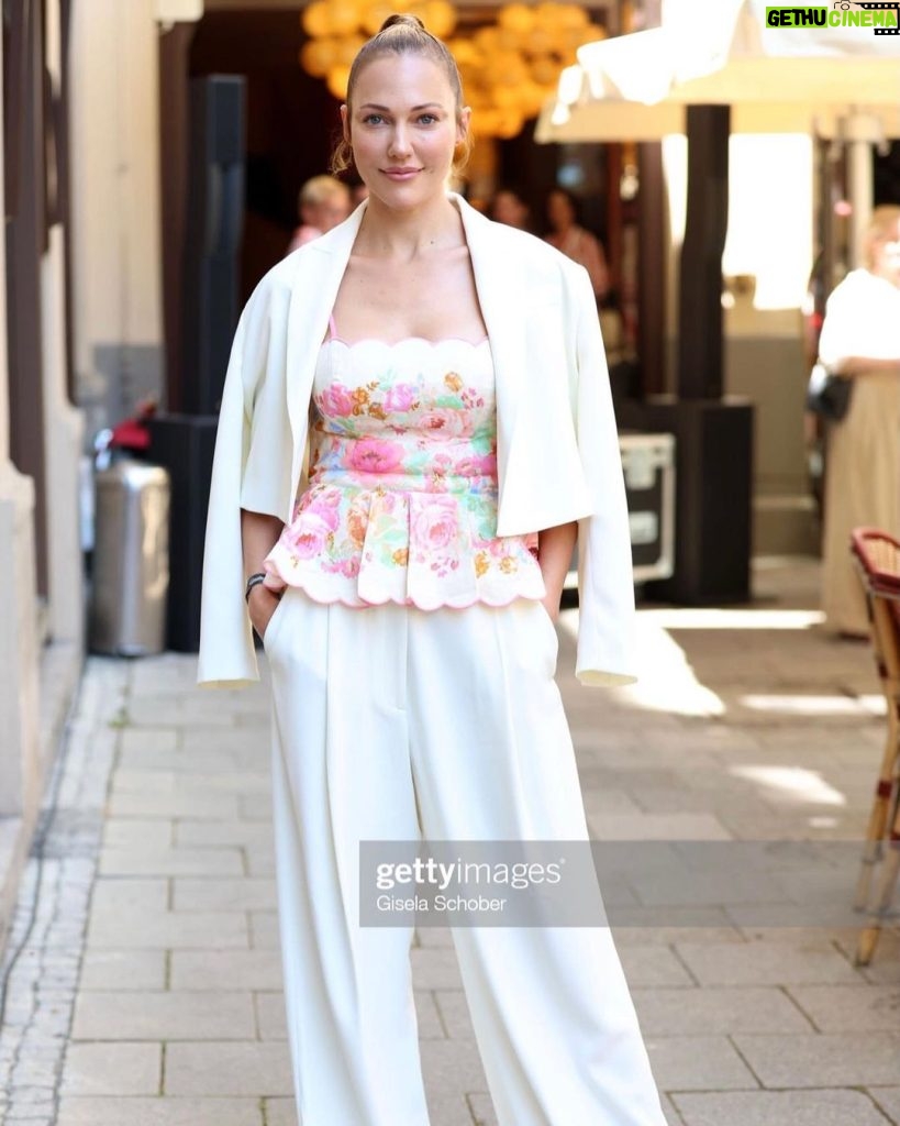 Meryem Uzerli Instagram - @constantinfilm ❤️ Thanks for having me during the #munichfilmfestival A beautiful day with colleagues and friends ❤️ @monellakaplan @estherroling special thanks to @martinmoszkowicz 🌸 @cafe.roma.muenchen 🍝 🇮🇹 Hair @officialyigitkhair Suit @beautyomelette Top @zimmermann @filmfestmunich München, Germany