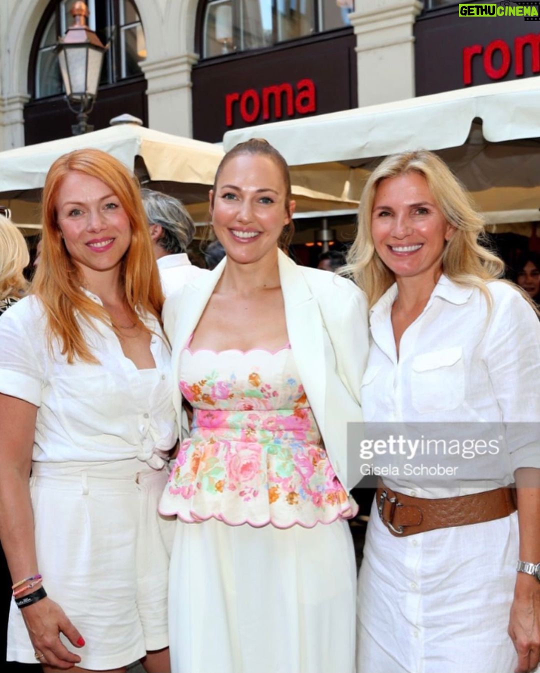 Meryem Uzerli Instagram - @constantinfilm ❤️ Thanks for having me during the #munichfilmfestival A beautiful day with colleagues and friends ❤️ @monellakaplan @estherroling special thanks to @martinmoszkowicz 🌸 @cafe.roma.muenchen 🍝 🇮🇹 Hair @officialyigitkhair Suit @beautyomelette Top @zimmermann @filmfestmunich München, Germany
