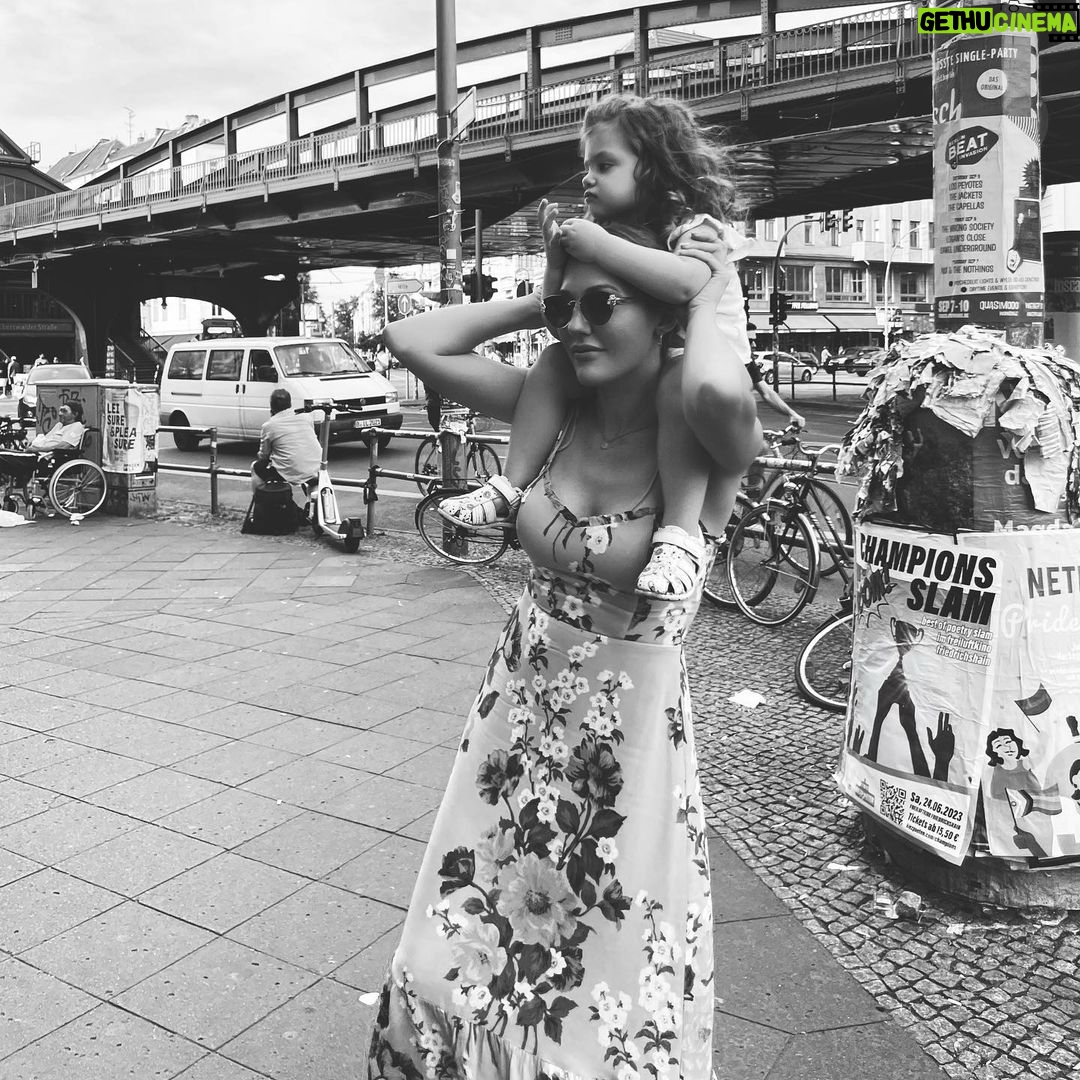Meryem Uzerli Instagram - #berlin 💕 Berlin, Germany