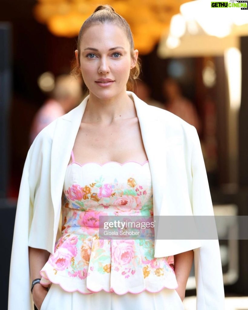 Meryem Uzerli Instagram - @constantinfilm ❤️ Thanks for having me during the #munichfilmfestival A beautiful day with colleagues and friends ❤️ @monellakaplan @estherroling special thanks to @martinmoszkowicz 🌸 @cafe.roma.muenchen 🍝 🇮🇹 Hair @officialyigitkhair Suit @beautyomelette Top @zimmermann @filmfestmunich München, Germany