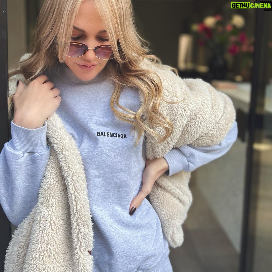Meryem Uzerli Instagram - @byhuelya @harry.cr 🥰🤓 #💇♀️ Byhülya