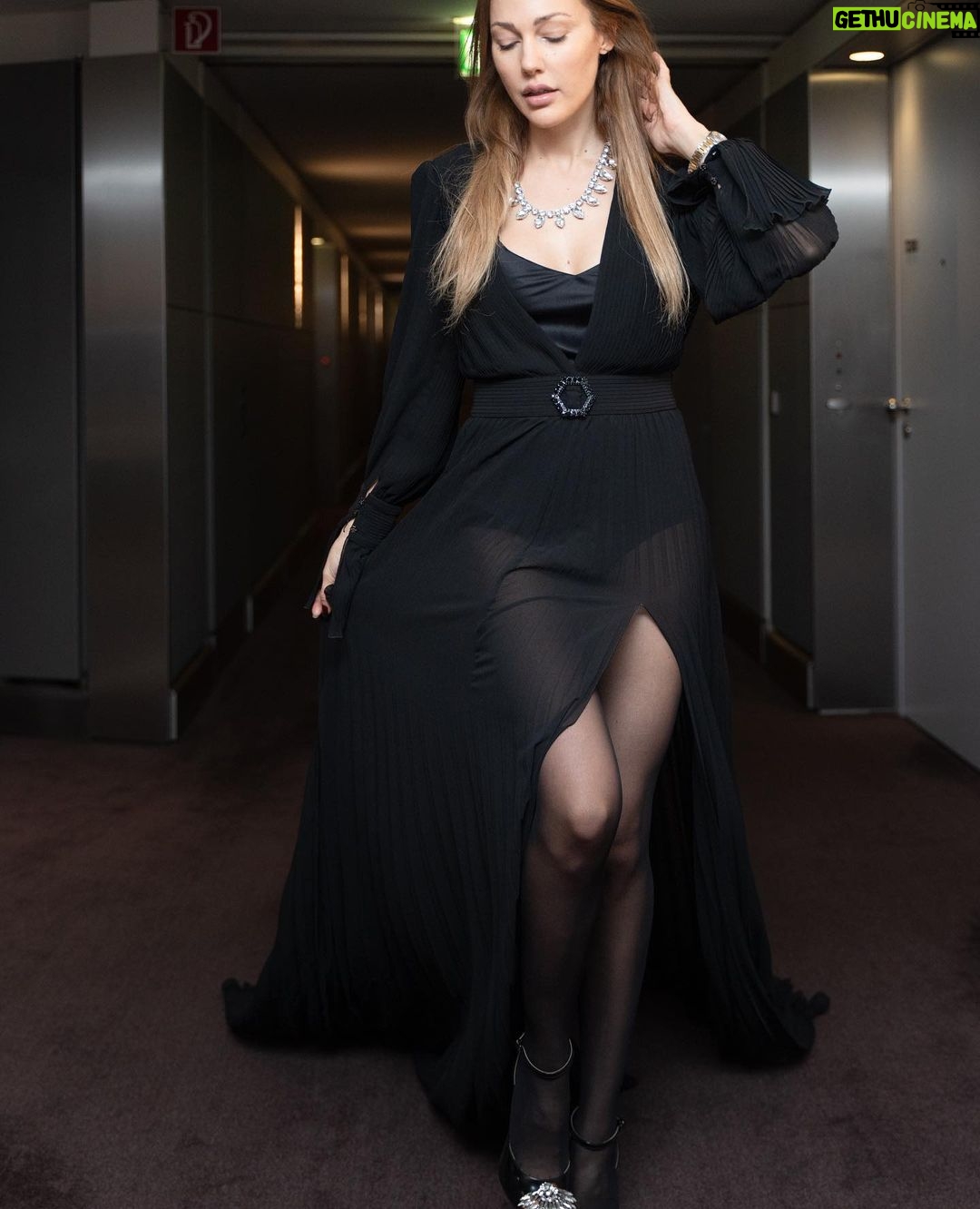 Meryem Uzerli Instagram - Full look @philippplein for the #berlinfilmfestival #placetobe #event @constantinfilm @bild @willemtell 🎞 🎥 🍿 #berlin Berlinale - Berlin International Film Festival