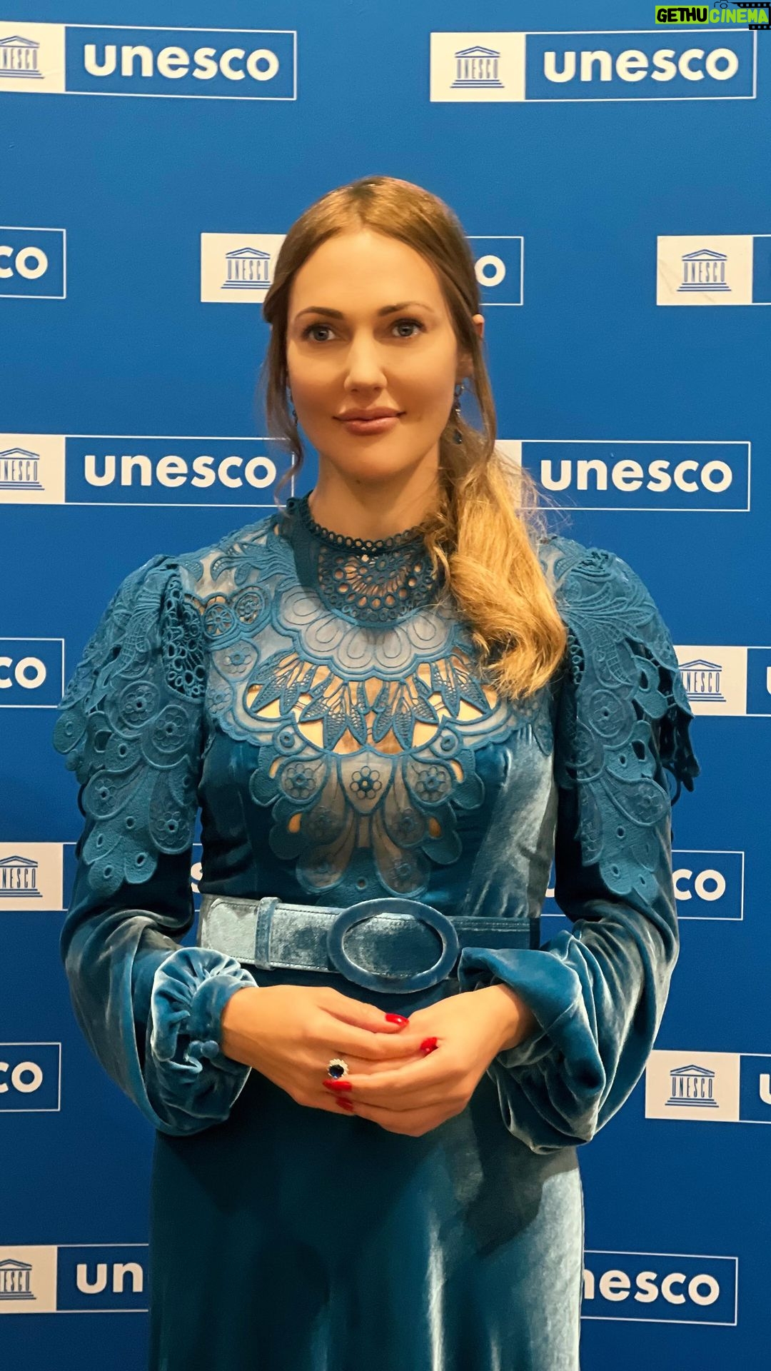Meryem Uzerli Instagram - #paris 🇫🇷 @unesco @cinemaheritage #filmfestival #togetherness #peace #bridgebuilding #art Paris, France