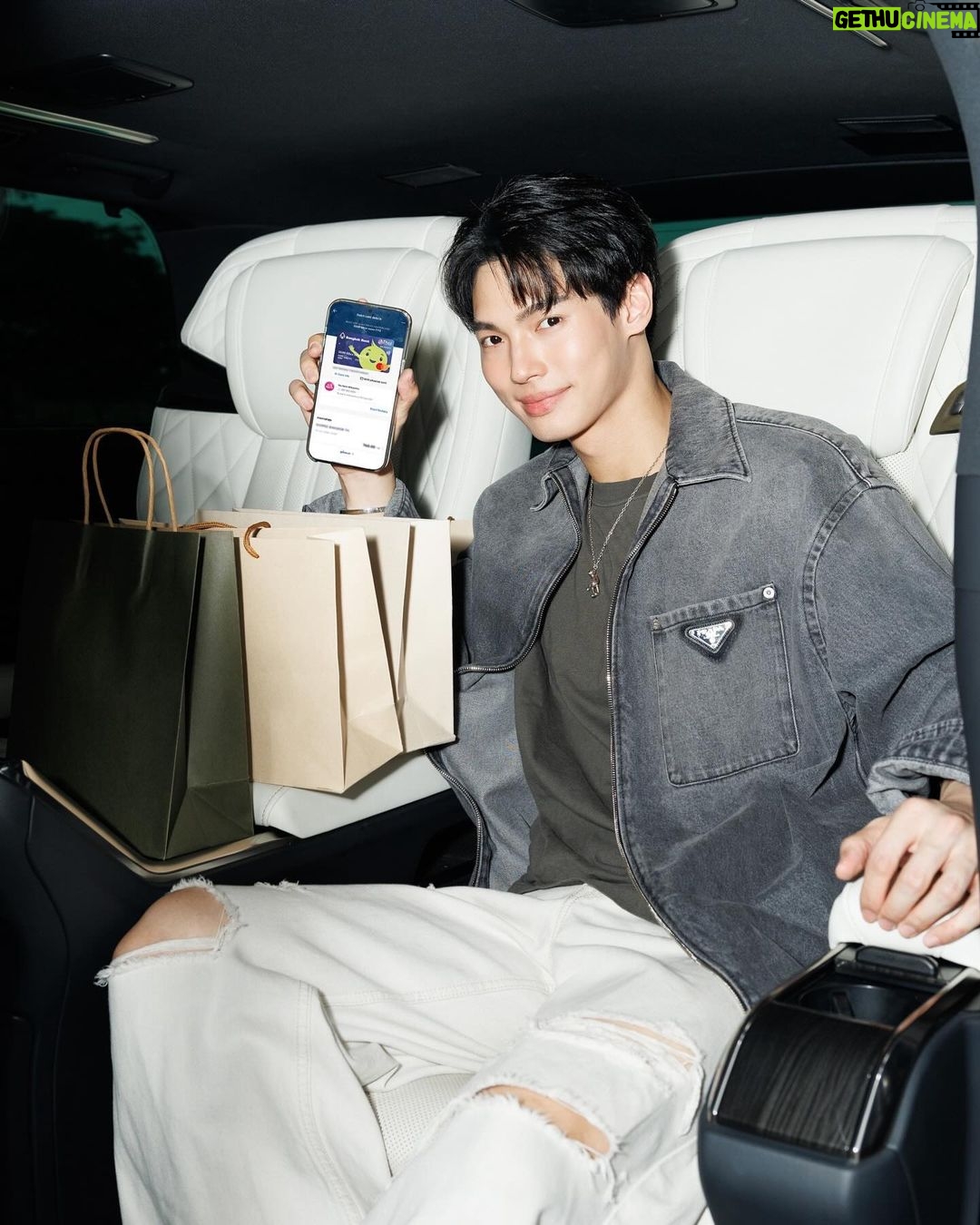 Metawin Opas-iamkajorn Instagram - 🚐💨 ช่วงนี้วินเดินทางบ่อย และยิ่งใกล้วัน 3.3 แบบนี้ก็ยังไม่พลาดที่จะช้อปออนไลน์ผ่านบัตร🛫 วินเลือกใช้ 💳 บัตรเดบิตบีเฟิสต์ ดิจิทัล เอไอเอส พอยท์ 💳 เพราะช้อปแล้ว วินจะได้รับ เอไอเอส พอยท์ สูงสุด 250 คะแนน มันคุ้มจริงๆครับ วินบอกเลยสายช้อปห้ามพลาด ใครยังไม่มีบัตร ต้องรีบสมัครแล้ว!! ✨✨ สมัครฟรี ผ่านโมบายแบงกิ้งธนาคารกรุงเทพ ตั้งแต่วันนี้ถึง 30 เม.ย. 67 และพิเศษสุดๆ สามารถนำเอไอเอส พอยท์ ไป enjoy แลกสิทธิพิเศษได้มากมายที่แอป myAIS 💚💙 #AISPoints #AIS #เอไอเอสพอยท์ #เอไอเอส #BangkokBank #DebitCard #Be1stDigital #ธนาคารกรุงเทพ #บัตรบีเฟิสต์ดิจิทัล