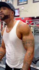 Method Man Instagram - Operation get rid of the muffin top😩 for motivational purposes only.. “TRAINING IS COMMITMENT AND LIFESTYLE “ POWERED BY #KILLERBEEPRE 💥 #TICALATHLETICS 🐝