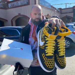 Method Man Instagram - 🔥🔥🔥 thanks @mache275 custom love Repost from @ticalofficial
•
Posted @withregram • @mache275 It was @methodmanofficial birthday last week and @ticalofficial @buytical wanted to cook up something special for him...as a long time Wu fan this was absolutely an honor to make the trip to @ticalathletics for this special delivery 🙏