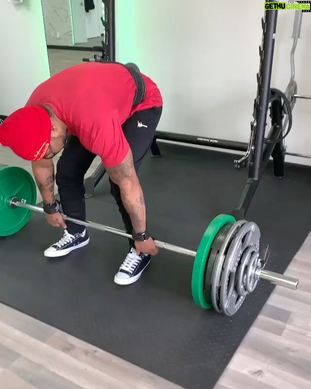 Method Man Instagram - 435 lbs deadlift, Training Is Commitment And Lifestyle T.I.C.A.L athletics...#inspire #motivate.. Repost from @ticalathletics • LIGHT WORK💪🏽 in that NEW TICAL ATHLETICS 🔥🔥🔥who’s ready❓ #IRONLUNG #TICAL #METHODMAN #JOHNNYBLAZE #HOTNIKKEL #TICALATHLETICS #VEINGANG #IIFYM #MACROLIFE #GYM #ART #FITNESS #GRAFFITI #NYC #BENCHPRESS #SQUATS #DEADLIFT #WEIGHTS #MEFISBISHOP