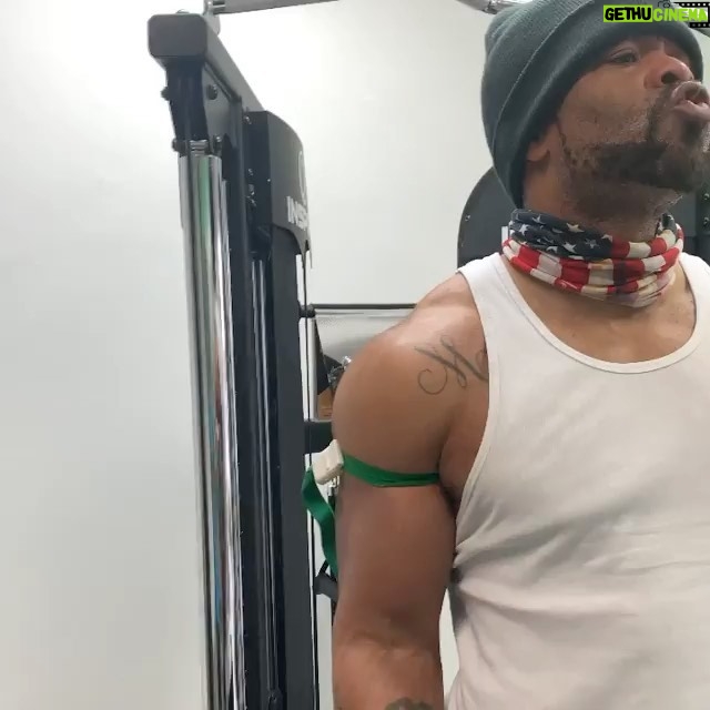 Method Man Instagram - Blood Flow Restriction!!!Repost from @ticalathletics • LAST CHANCE TO GET THESE IRON LUNG GAINS‼️‼️‼️ TICALATHLETICS.com PRE-ORDERS‼️‼️ 🔥🔥🔥 #IRONLUNG #TICAL #METHODMAN #JOHNNYBLAZE #HOTNIKKEL #TICALATHLETICS #VEINGANG #IIFYM #MACROLIFE #GYM #ART #FITNESS #GRAFFITI #NYC #BENCHPRESS #SQUATS #DEADLIFT #WEIGHTS #PUMA