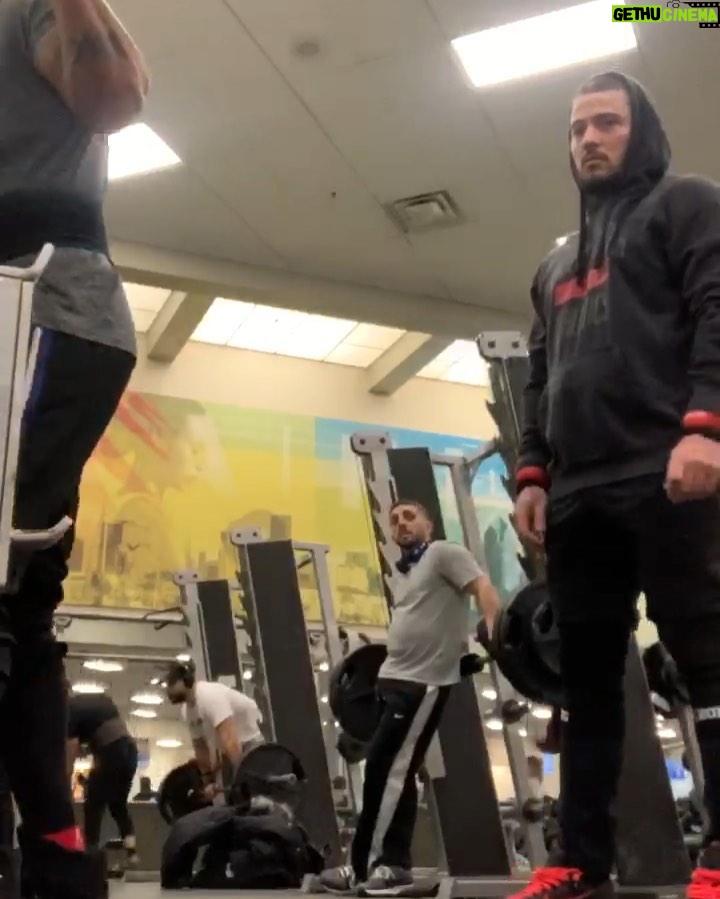 Method Man Instagram - We don’t skip leg day!! 315lbs squats not perfect but I’m getting there #workinprogress #healthiswealth #noJohnnyBravo here