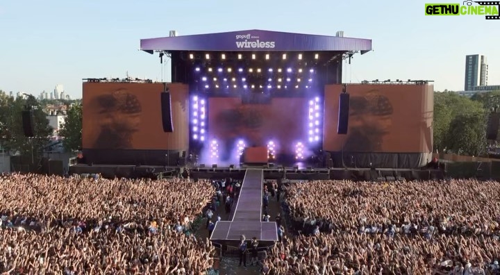 Metro Boomin Instagram - 45 thousand deep shut down wireless in London with super @future 💣💥🦅🔊🇬🇧 London, United Kingdom