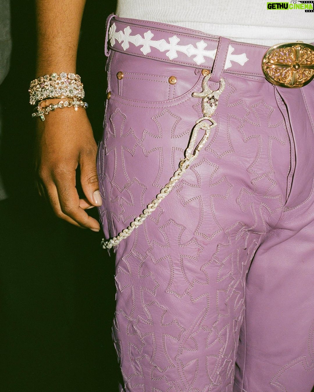 Metro Boomin Instagram - I donโt keep crosses on me for fashion, I was really raised like this. #walkbyfaithnotbysight #LLMom ๐๏ธ๐โ๏ธ