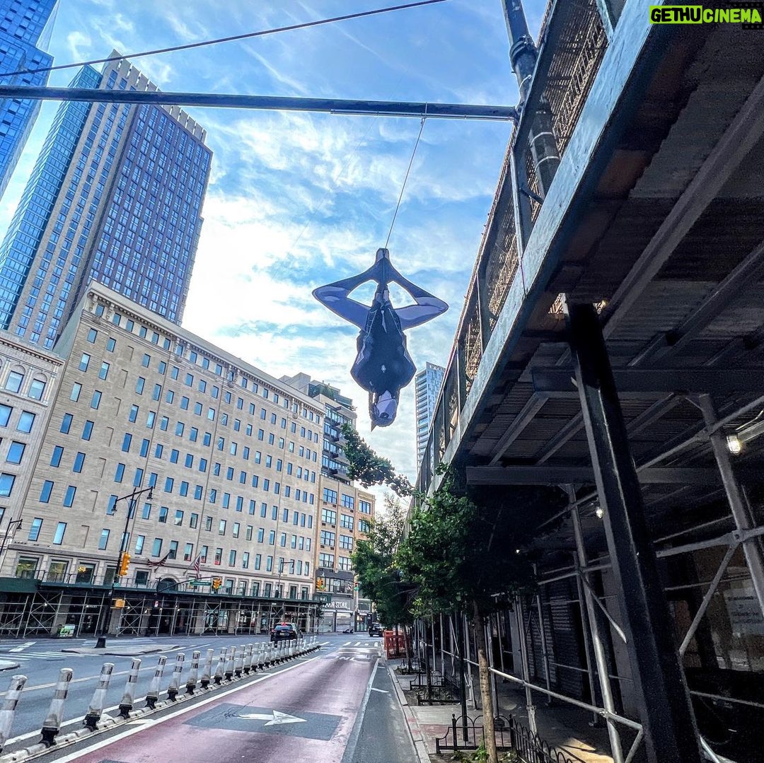 Metro Boomin Instagram - Catch me somewhere hanging in your city!! #MetroSpider 馃馃従馃暦锔忦煏革笍 Spider-Verse