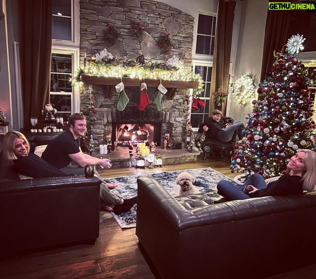 Michael Bisping Instagram - Merry Christmas everyone.