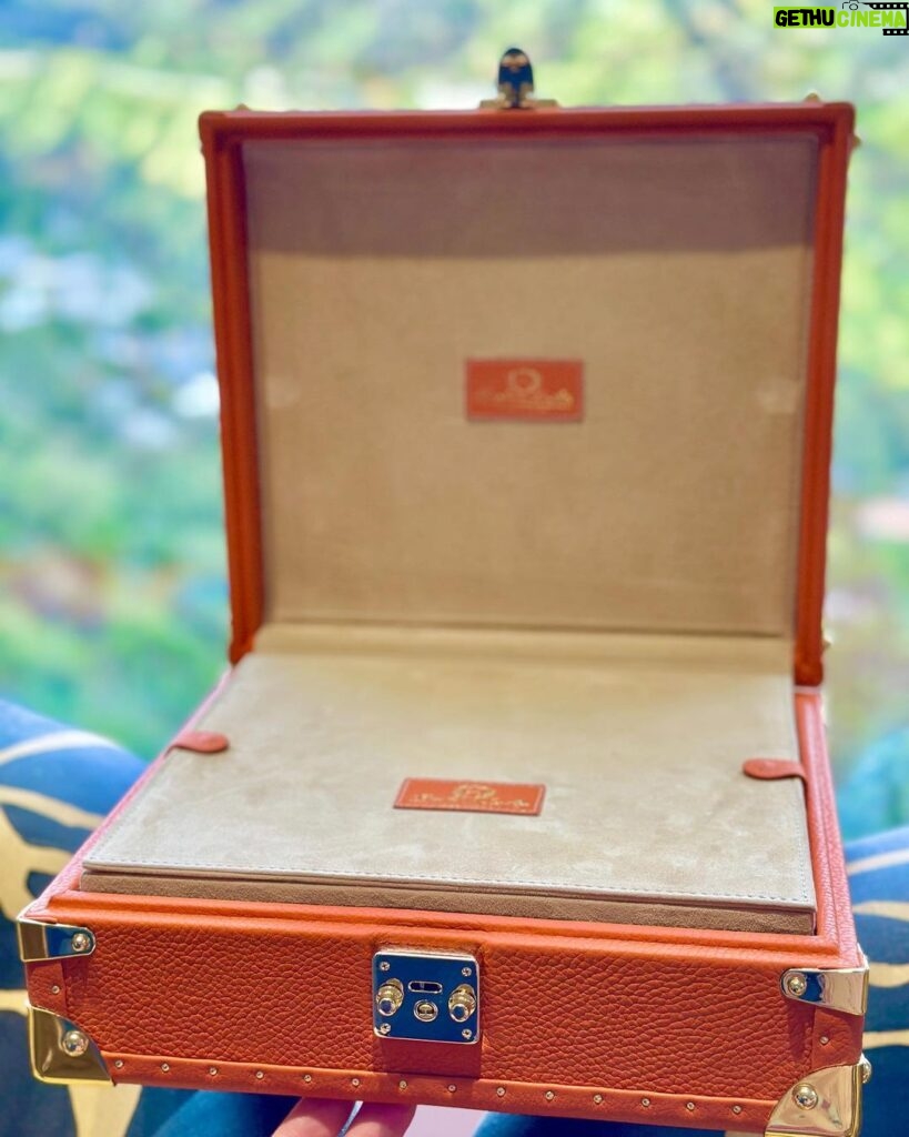 Michael Blakey Instagram - Timepiece Thursday! What color would you choose? I just received this magnificent, ultra high quality custom leather watch case from @bosphorus.leather . Specially made for me in beautiful Hermes Orange with detail and craftsmanship that is truly outstanding! Check out @bosphorus.leather and I’m sure you’ll find a case that’s perfect for you. ~~~~~~~~~~ In it to win it ! ~~~~~~~~~~ #producermichael #inittowinit #timepiece #watch #watchcase #quality #rolex #patekphilippe #audemarspiguet #custommade Beverly Hills, California