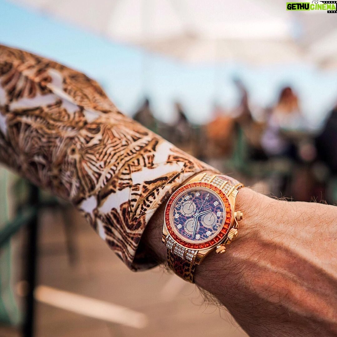 Michael Blakey Instagram - Timepiece Thursday ! Would you wear this ? ~~~~~~~~~~ In it to win it ! ~~~~~~~~~~ #inittowinit #producermichael #rolex #daytona #submariner #gmt #daydate #president #timepiece #watch #watchcollection Beverly Hills, California