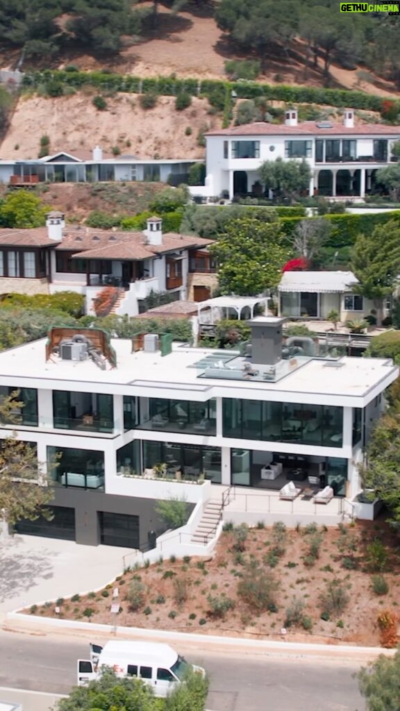 Michael Blakey Instagram - New YouTube video is live ! This episode is hilarious, Adam and I really had a blast checking out this incredible $16 Million Mansion in Pacific Palisades! Join us to see this amazing house and for a laugh by clicking the link in my bio … enjoy 🍿 ~~~~~~~~~~ In it to win it ! ~~~~~~~~~~
