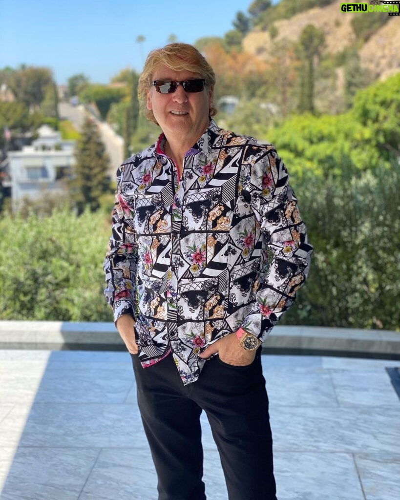 Michael Blakey Instagram - Wishing everyone a fantastic weekend ! Be safe and have fun … 🥂 ~~~~~~~~~~ In it to win it ! ~~~~~~~~~~ Beverly Hills, California