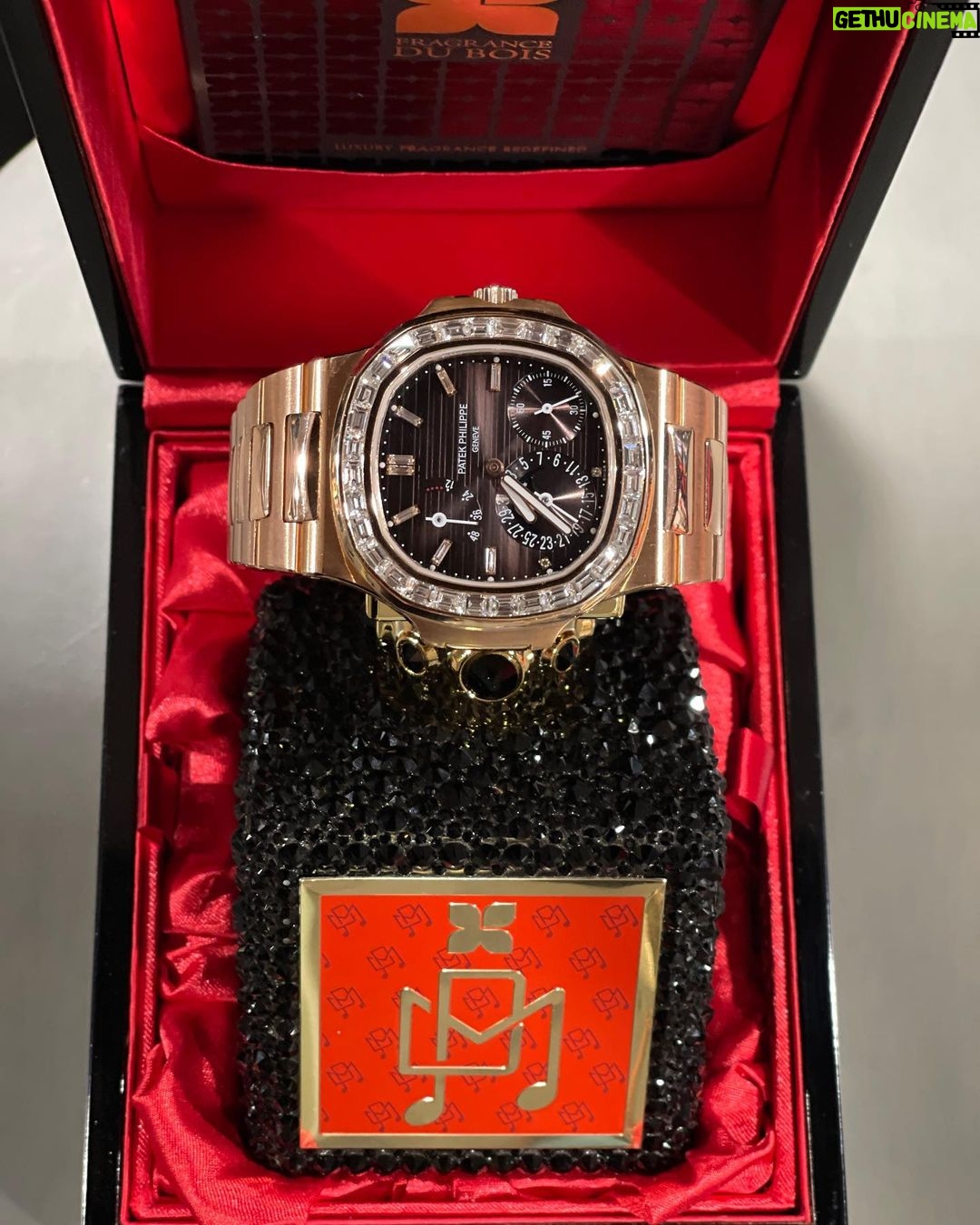 Michael Blakey Instagram - Timepiece Thursday ! What do you think? I just changed from a strap to a bracelet on my #patekphilippe that I purchased from @wristaficionado … and also just learned that not only does the @fragrancedubois PM smell amazing and lasts for days, it also makes a great watch stand 🤷🏼♂️ PM Fragrance Discount of 20% with code PM20 at @fragrancedubois ~~~~~~~~~~ In it to win it ! ~~~~~~~~~~ Beverly Hills, California