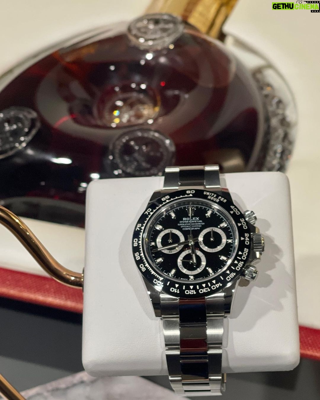 Michael Blakey Instagram - Timepiece Thursday ! My first new watch purchase of 2022 Big thank you to @tourneau and @bucherer once again for getting me this amazing #rolex #daytona and a very, very special thanks to @birdiejourneyman for making this happen 🙏🏼 ~~~~~~~~~~ In it to win it ! ~~~~~~~~~~ Beverly Hills, California