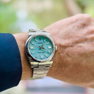 Michael Blakey Instagram - It’s amazing how something so incredibly simple can look so distinguished and elegant.
Wishing everyone a fantastic weekend and big thanks to @evita.diamondsny for finding this iconic piece for me, I’m still very much loving it…
~~~~~~~~~~
In it to win it !
~~~~~~~~~~

#producermichael #inittowinit #timepiece #watch #rolex #tiffany #oysterperpetual #factory
