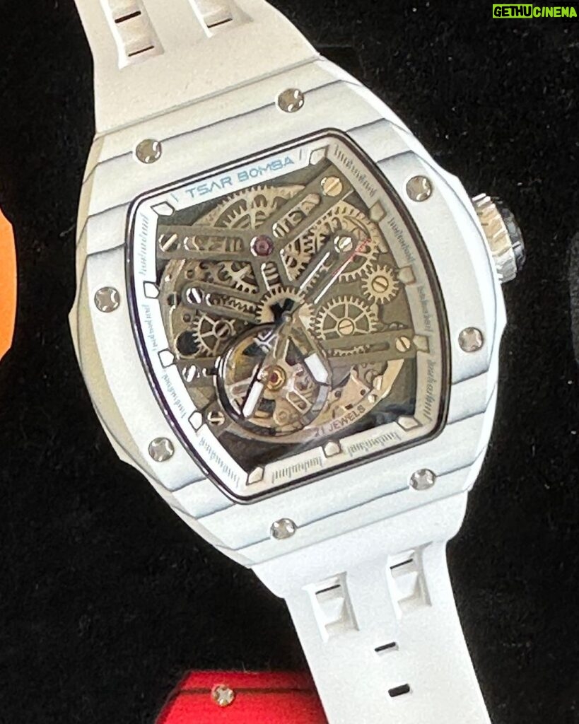 Michael Blakey Instagram - “Deal of the Century” How about this? An endless amount of different looks with the interchangeable bezels, crowns and straps - literally thousands of combinations, with a Japanese movement, top quality case and water-resistant to 10ATM. Transform your watch to match your outfit, mood or occasion in just seconds … Here’s the best part … I got you 25% discount off the already very affordable price for the latest release from @tsarbombawatch . Use code PM25 at checkout for this limited time offer. Click the link in my bio to discover this great opportunity. Enjoy ~~~~~~~~~~ In it to win it ! ~~~~~~~~~~ #producermichael #inittowinit #watch #timepiece #greatdeal #richardmille #rm #changeitup #watches #rolex #audemarspiguet #patekphilippe Beverly Hills, California