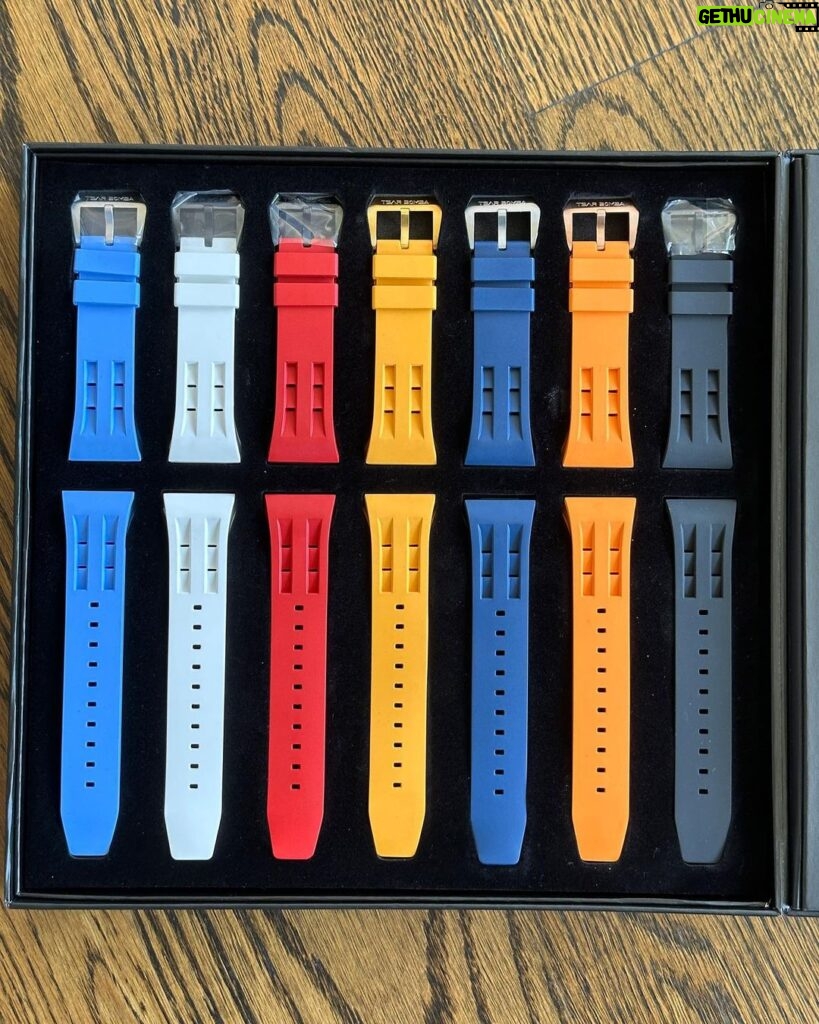 Michael Blakey Instagram - “Deal of the Century” How about this? An endless amount of different looks with the interchangeable bezels, crowns and straps - literally thousands of combinations, with a Japanese movement, top quality case and water-resistant to 10ATM. Transform your watch to match your outfit, mood or occasion in just seconds … Here’s the best part … I got you 25% discount off the already very affordable price for the latest release from @tsarbombawatch . Use code PM25 at checkout for this limited time offer. Click the link in my bio to discover this great opportunity. Enjoy ~~~~~~~~~~ In it to win it ! ~~~~~~~~~~ #producermichael #inittowinit #watch #timepiece #greatdeal #richardmille #rm #changeitup #watches #rolex #audemarspiguet #patekphilippe Beverly Hills, California