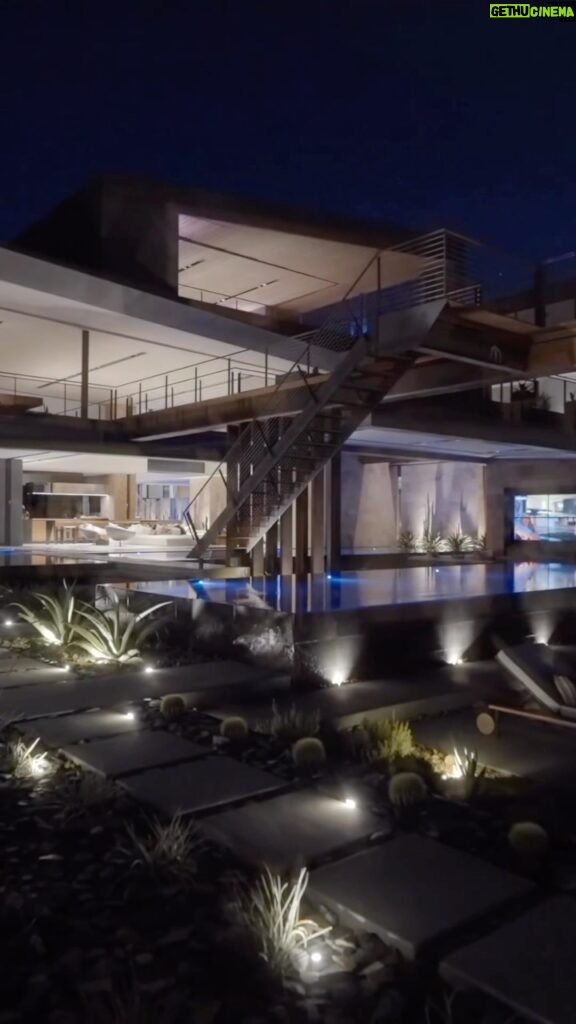 Michael Blakey Instagram - New YouTube video is live ! In today’s episode we tour the most expensive house that’s ever sold in Las Vegas, Nevada! Th home is absolutely gorgeous and is designed to make you feel like you are living outside… Click the link in my bio to watch the video 🎥 ~~~~~~~~~~ In it to win it ! ~~~~~~~~~~ #producermichael #inittowinit #mansion #home #lasvegas #sincity #whathappensinvegas #blueheron #extraordinary