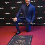 Michael Bublé Instagram - An absolute honour to be presented with this plaque from @arenacdmx and @zignialiveoficial . It represents the 5 sold out shows I’ve performed at this incredible venue! To me it symbolizes the hard work, dedication and support of so many people. Grateful to be able to reflect on this milestone. Here’s to many more shows together! Arena Ciudad de México
