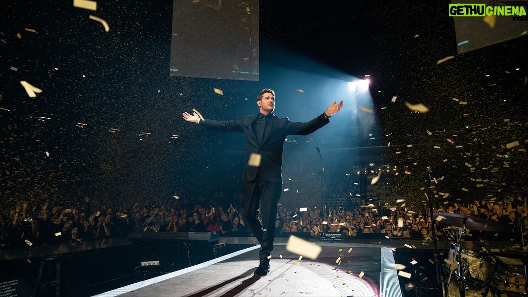 Michael Bublé Instagram - Until the next encore 🎵 #MBHigherTour