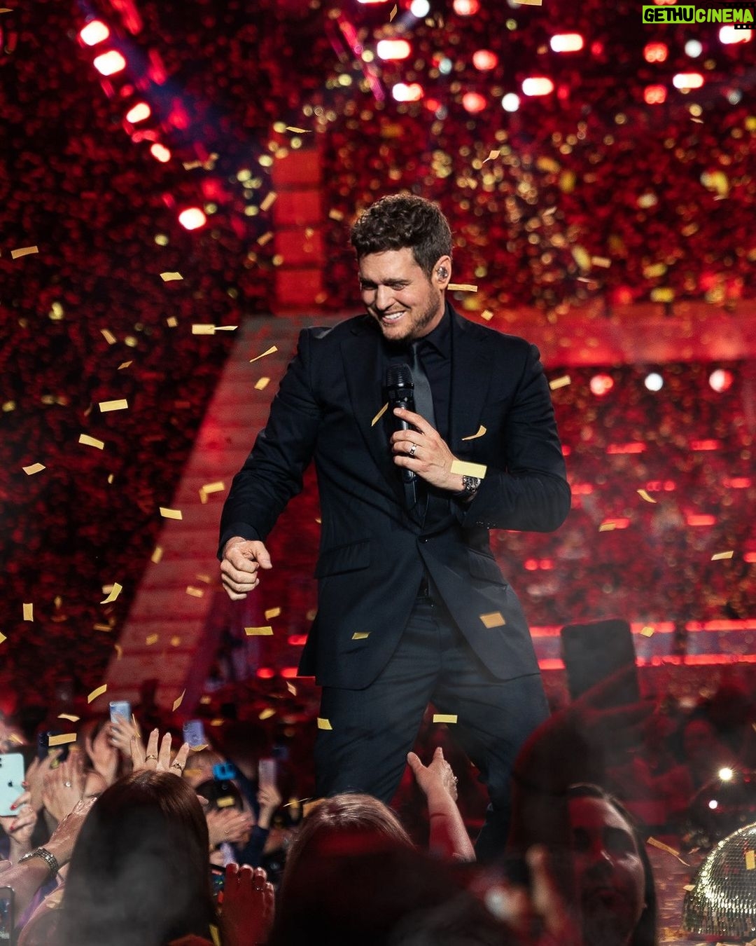 Michael Bublé Instagram - Touring is all about connection for me. #Thankfulforyou #MBHigherTour