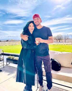 Michael Bublé Instagram - We’ve come to the end of our time in Mendoza, an incredible city, with warm friendly people, and a deep rich culture. 🙏 Just another reason Argentina is amazing.
-
Llegamos al final de nuestra estancia en Mendoza, una ciudad increíble con gente amigable y una rica cultura 🙏 Otra razón más para amar Argentina.