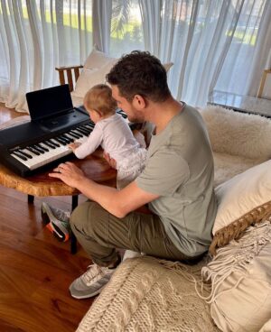 Michael Bublé Instagram - It’s amazing how someday someone comes into your life, and you can’t imagine how you ever lived without them. Happy 1st birthday Cielito ❤️
- 
Es increíble cómo alguien entra en tu vida un día, y no puedes imaginar cómo viviste sin ellos. Feliz primer cumpleaños, Cielito ❤️
