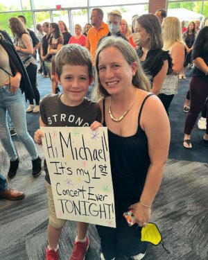 Michael Bublé Instagram - This is your sign to see a Bublé show. #MBHighertour