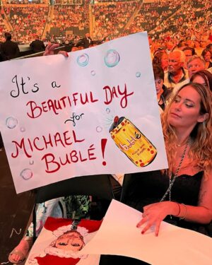 Michael Bublé Instagram - This is your sign to see a Bublé show. #MBHighertour