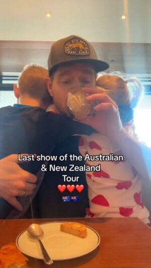 Michael Bublé Instagram - After an amazing tour of Australia and New Zealand I'm heading home with a full heart ♥️ #MBHigherTour