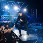 Michael Bublé Instagram - Testing to see if they knew the secret handshake 🤝 #MBHigherTour