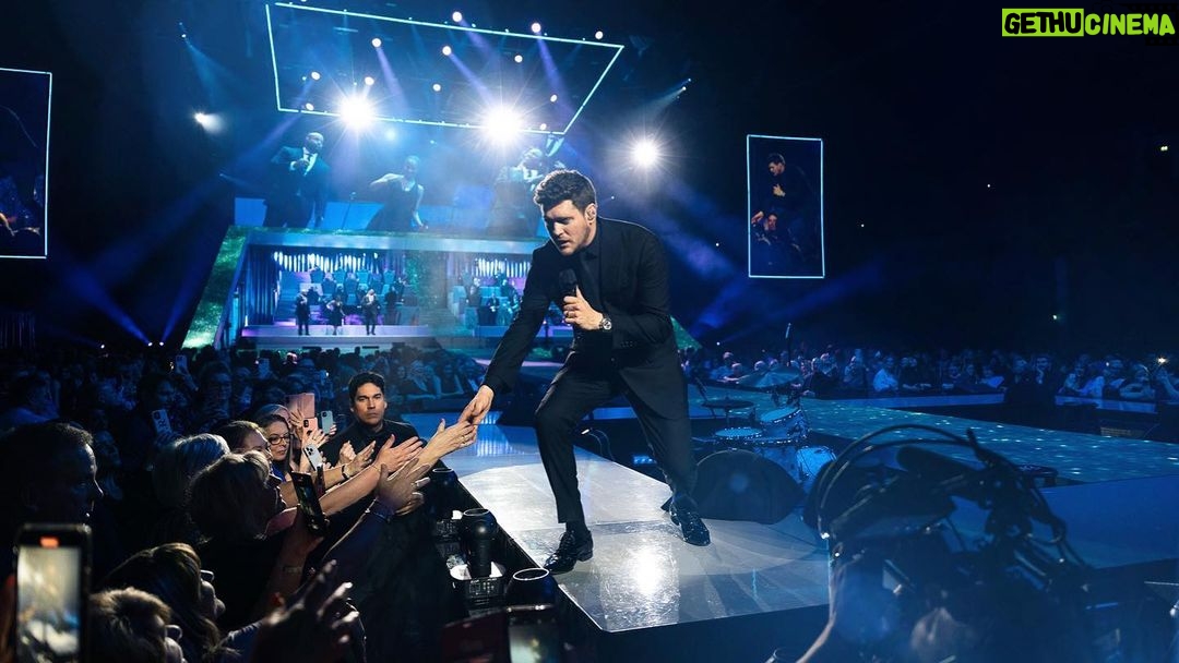 Michael Bublé Instagram - Testing to see if they knew the secret handshake 🤝 #MBHigherTour