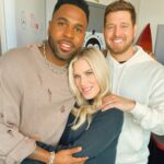 Michael Bublé Instagram - happy #spicymargaritaday 🔥didn’t know where to put my hand🤣 swipe to see where it landed🥹🥳🎉 @michaelbuble @jasonderulo @kost1035fm @iheartradio #ellenkmorningshow KOST 103.5
