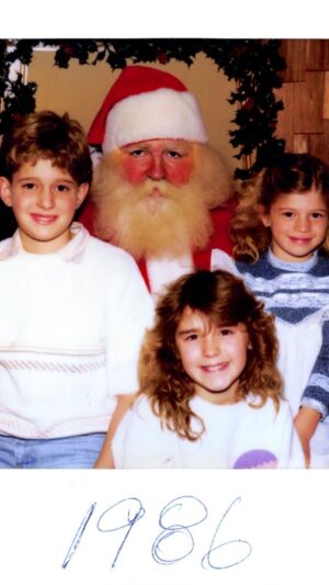 Michael Bublé Instagram - There’s nothing more important to me in this world than being a dad. The honour of raising these four little souls is even more special around the holidays. Wishing you and yours the happiest Christmas. With love and gratitude MB ❤️🙏
