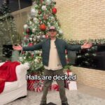 Michael Bublé Instagram - If you play this in reverse, it’s a really sad story about a man who loses everything. #christmastree #itsbeginningtolookalotlikechristmas #DeckthehallswithballsofBublé