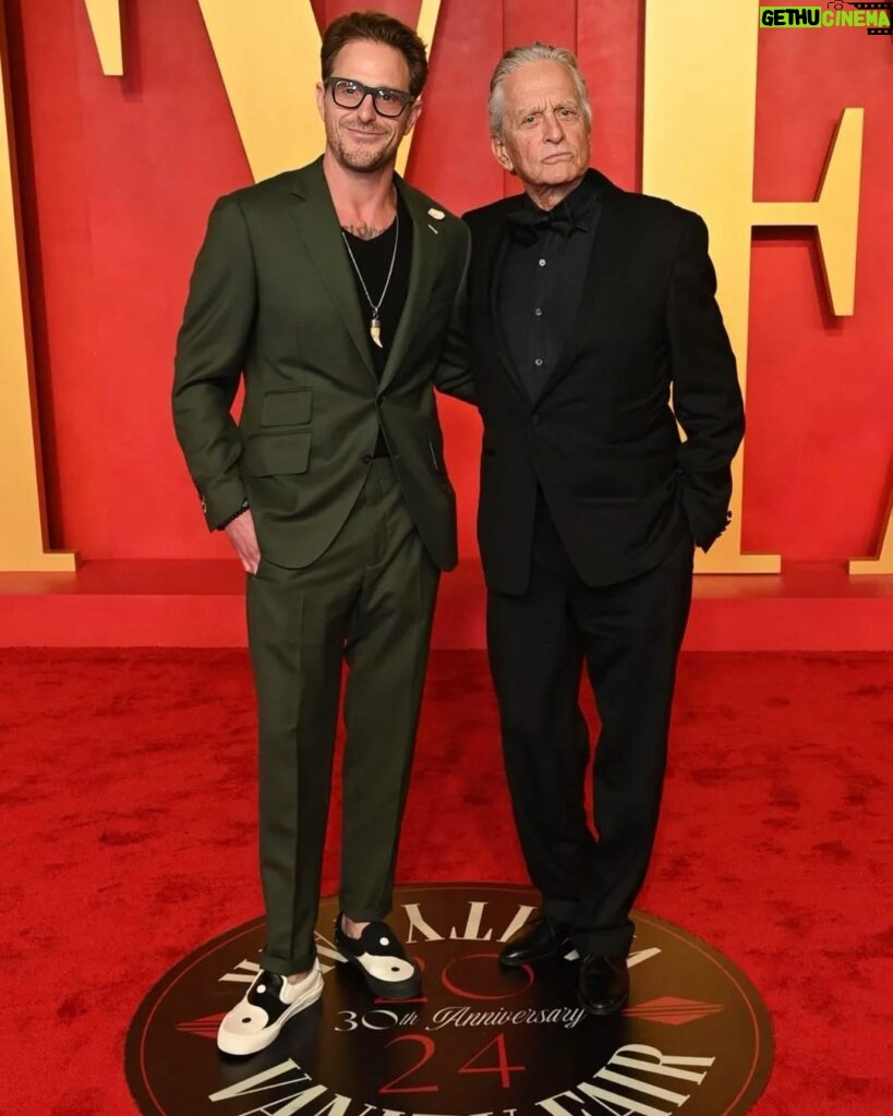 Michael Douglas Instagram - Great time with my son @cameronmorrelldouglas at @VanityFair Oscar Party last night! #VFOscars 📸: @gettyimages Hollywood, California